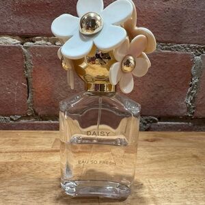 Marc Jacobs Daisy Eau So Fresh Floral Gold & White Bottle